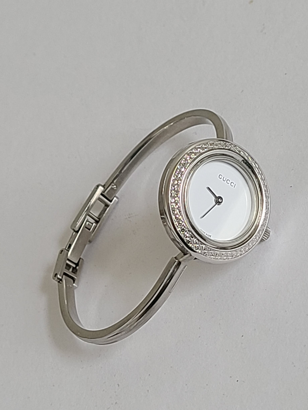 GUCCI 11 12.2L Silver Luxury Round Interchangeable Sparkle Bezel Quartz Watch - Picture 10 of 16